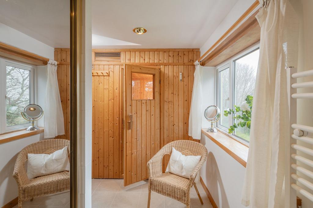 Principal Bedroom Ensuite Sauna Wimbeck, Kingswear