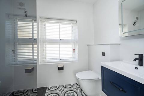2 Rampart Street, London, E1 2LA