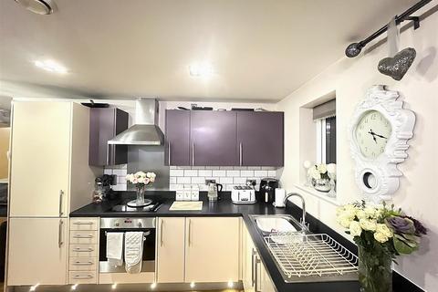 2 bedroom ground floor flat for sale, Arcany Road, South Ockendon, Essex