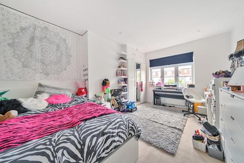 8 Cambridge Crescent, Teddington, TW11 8DY