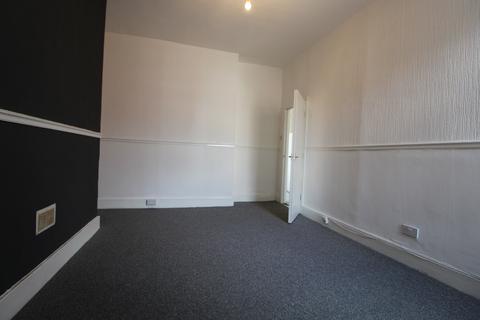 3 bedroom flat to rent, Laurel Street, Wallsend NE28