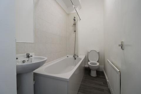 3 bedroom flat to rent, Laurel Street, Wallsend NE28