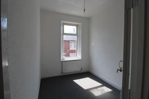 3 bedroom flat to rent, Laurel Street, Wallsend NE28