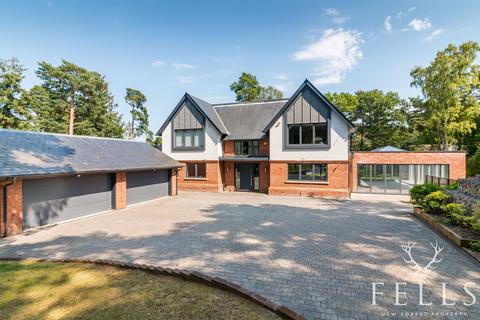 5 bedroom detached house for sale, Avon Avenue, Ringwood BH24