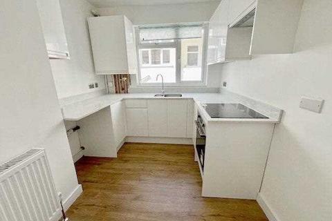 2 bedroom flat for sale, The Rutts, Bushey Heath, WD23.