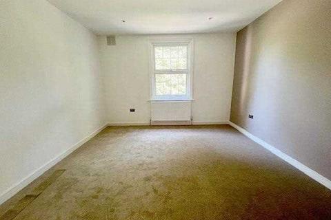 2 bedroom flat for sale, The Rutts, Bushey Heath, WD23.