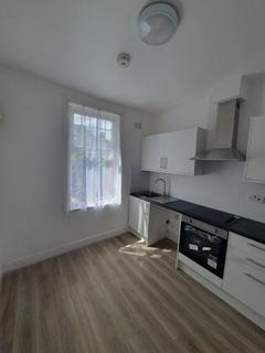 2 bedroom maisonette to rent, Spencer Avenue, London N13