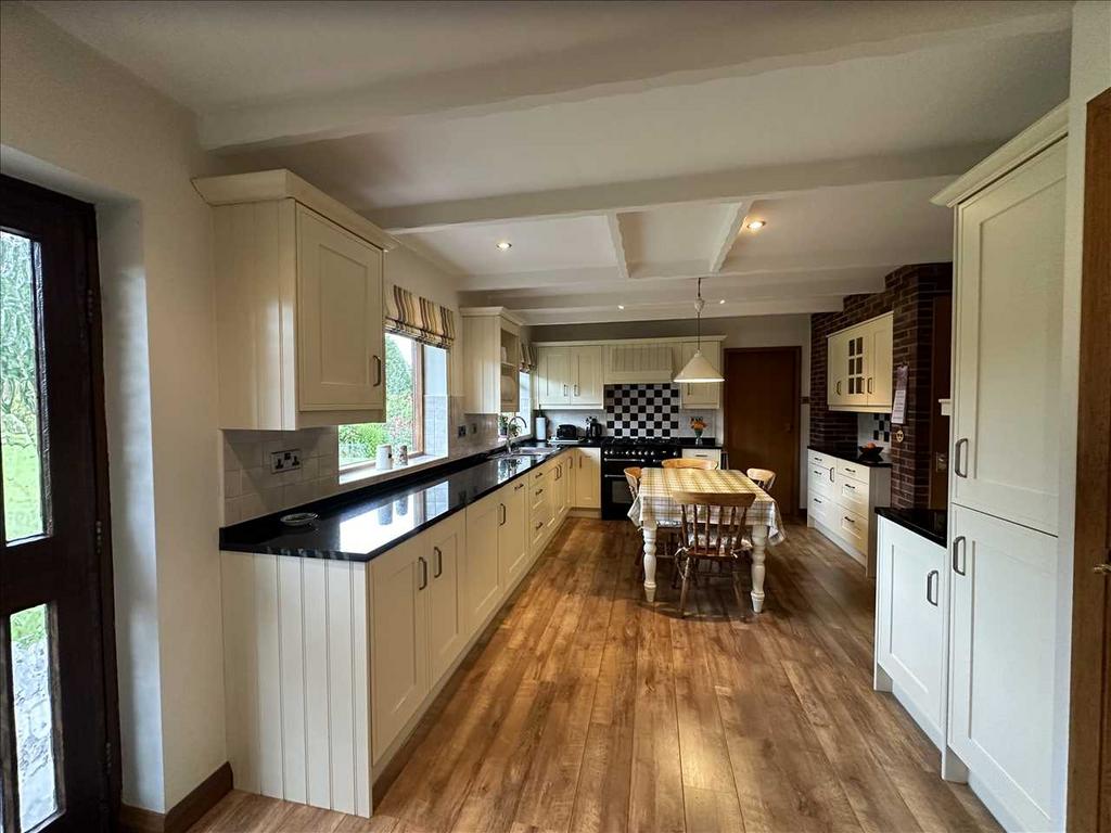 Dining room: