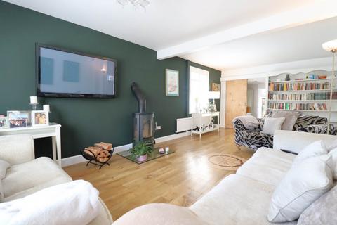 Columbine Barnfield, Marlborough, SN8 2AX