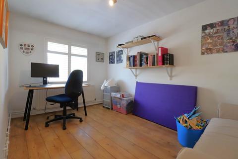 Columbine Barnfield, Marlborough, SN8 2AX