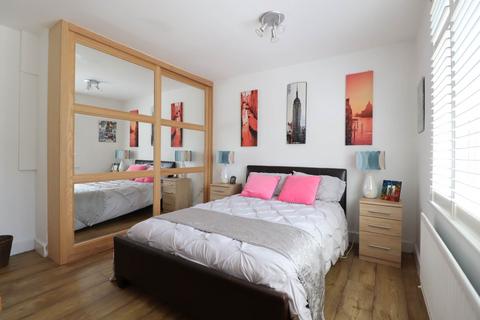 Columbine Barnfield, Marlborough, SN8 2AX
