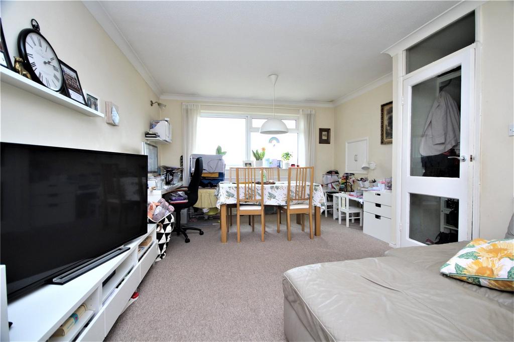 Living/Dining Area