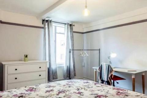 1 bedroom in a flat share to rent, Charles Rowan house Margery Street, WC1X 0EH