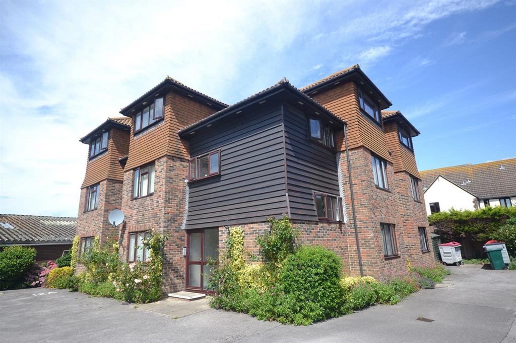 Grant Close, Selsey, PO20 2 bed ground floor flat for sale £185,000