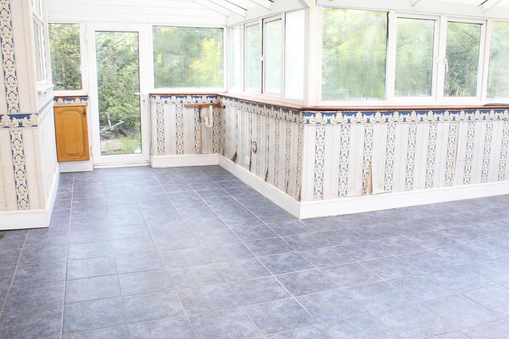 Conservatory (P-shaped)