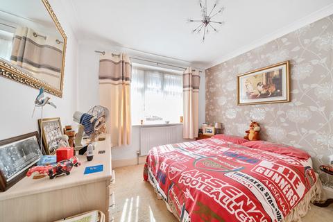 104 Cannonbury Avenue, Pinner, HA5 1TT