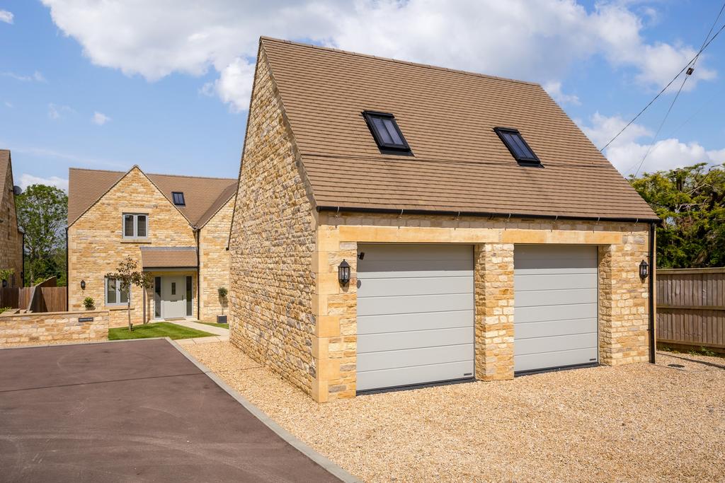 Oakwood House, Chedworth, GL54 4 NQ, for sale...