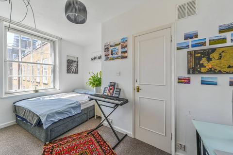 3 bedroom flat for sale, Vicarage Crescent, Battersea Square, London, SW11