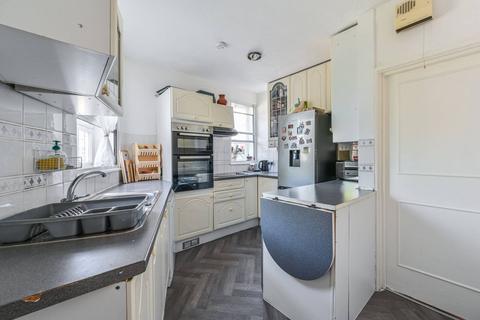 3 bedroom flat for sale, Vicarage Crescent, Battersea Square, London, SW11