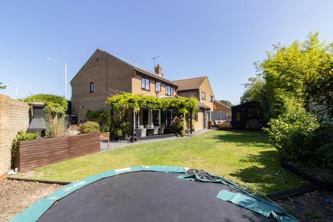 3 bedroom detached house for sale, Bromstone Road, Broadstairs, CT10