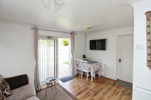 1 bedroom end of terrace house for sale, Buchans Lawn, Crawley, West Sussex. RH11 9NZ