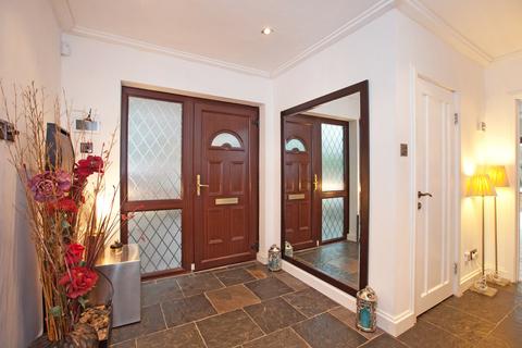 1 Barn Close, Farnham Common, Slough, SL2 3JB