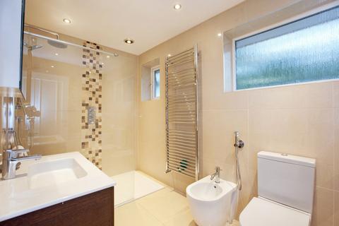1 Barn Close, Farnham Common, Slough, SL2 3JB