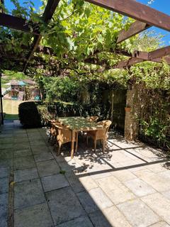 1 Barn Close, Farnham Common, Slough, SL2 3JB