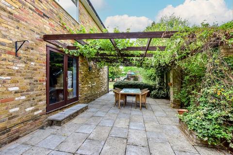 1 Barn Close, Farnham Common, Slough, SL2 3JB