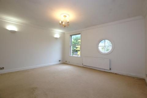 2 bedroom penthouse to rent, 6 Warren Avenue, BROMLEY, BR1