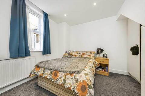 2 bedroom apartment for sale, Haydons Road, London