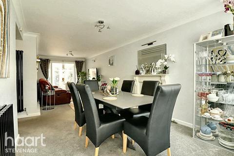 21 Burghley Close, Stevenage, SG2 8SX