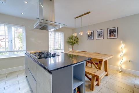 31 Canyon Meadow, Creswell, Worksop, S80 4UQ