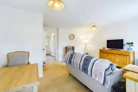 21 Campbell Close, Towcester, NN12 7AW
