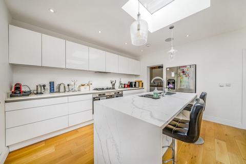 40 Pitfold Road, London, SE12 9HX