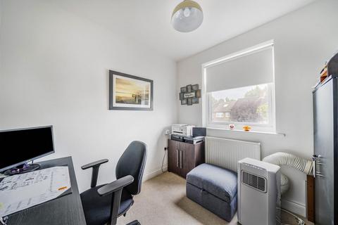 40 Pitfold Road, London, SE12 9HX