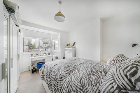 40 Pitfold Road, London, SE12 9HX