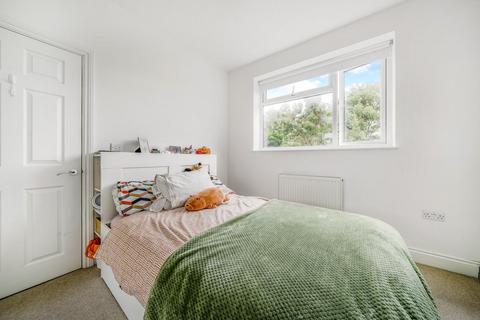 40 Pitfold Road, London, SE12 9HX