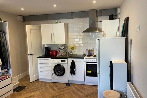 Studio to rent, Colville Road, High Wycombe HP11