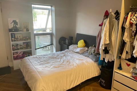 Studio to rent, Colville Road, High Wycombe HP11