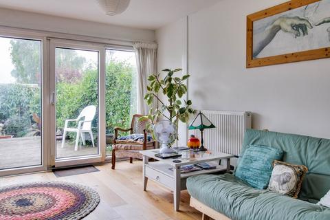 14 Bishops Drive, Lewes, BN7 1HA