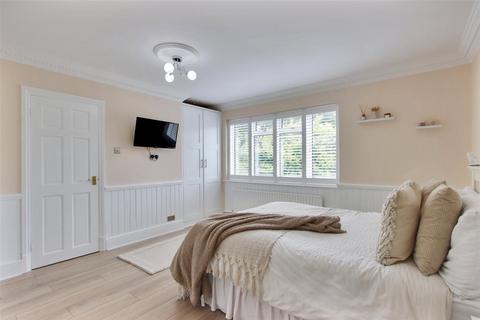 15 Old Downs, Hartley, Longfield, DA3 7AA