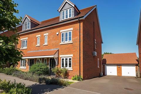 4 bedroom semi-detached house for sale, Edith Drive, Alton, Hampshire, GU34