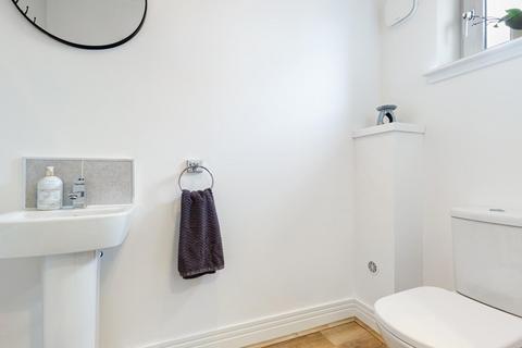 33 Castlegate Avenue, Dumbarton, G82 1AL