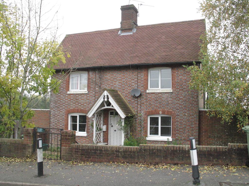 Station Road, Goudhurst, Kent TN17 3 bed semidetached house to rent