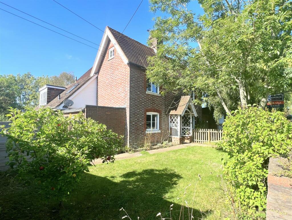 Station Road, Goudhurst, Kent TN17 4 bed semidetached house to rent