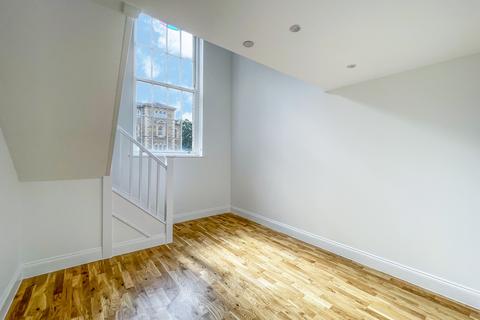 2 bedroom flat to rent, Princess Park Manor, Royal Drive, London, N11 3GX