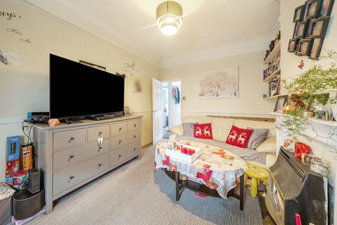 2 bedroom flat for sale, Queens Road, Aldershot