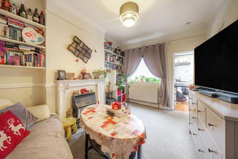 2 bedroom flat for sale, Queens Road, Aldershot