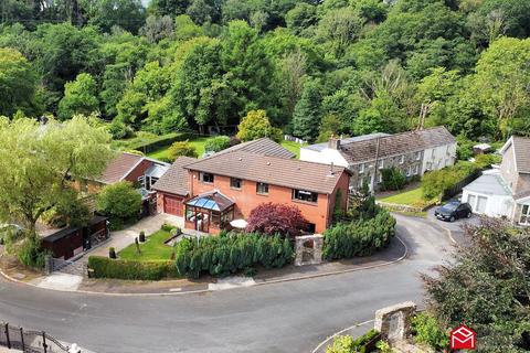 6 bedroom detached house for sale, Long Street, Ystradgynlais, City And County of Swansea. SA9 1RP